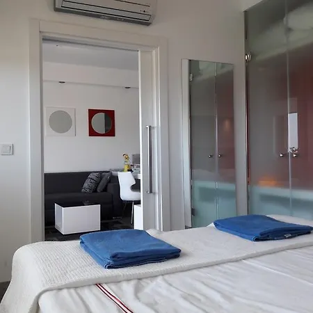 Luxury Pool View Apartment Side