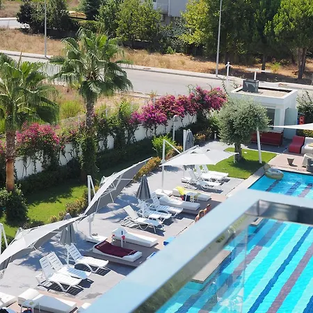 Luxury Pool View Side